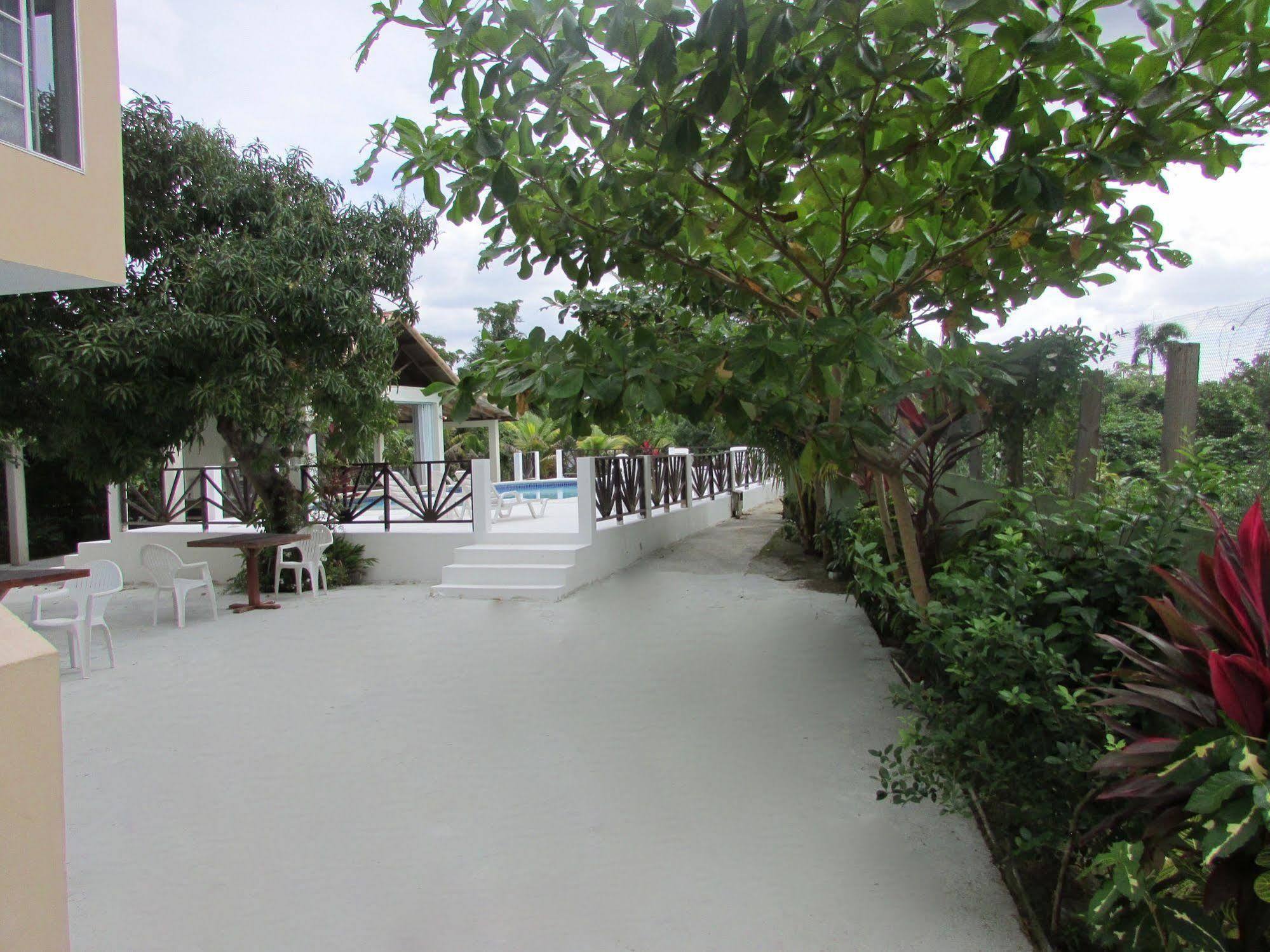 Ocean Wave Villa, Negril Exterior photo